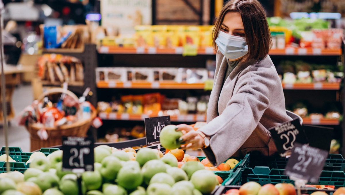 woman-wearing-face-mask-shopping-grocery-store-min